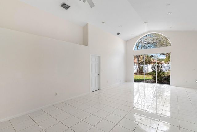 13594 Paisley Drive, Delray Beach, FL 33446