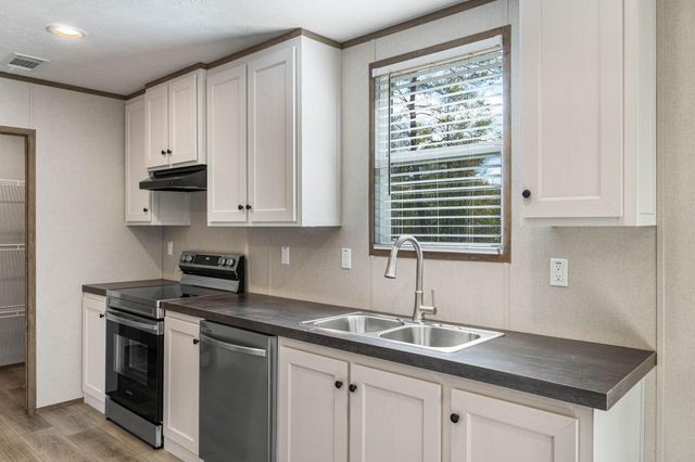 39 Bellini Road, Defuniak Springs, FL 32433