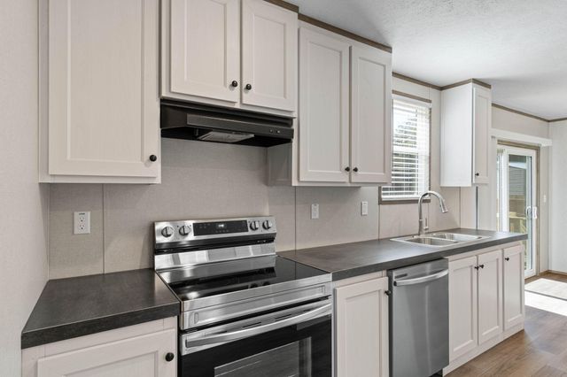 39 Bellini Road, Defuniak Springs, FL 32433