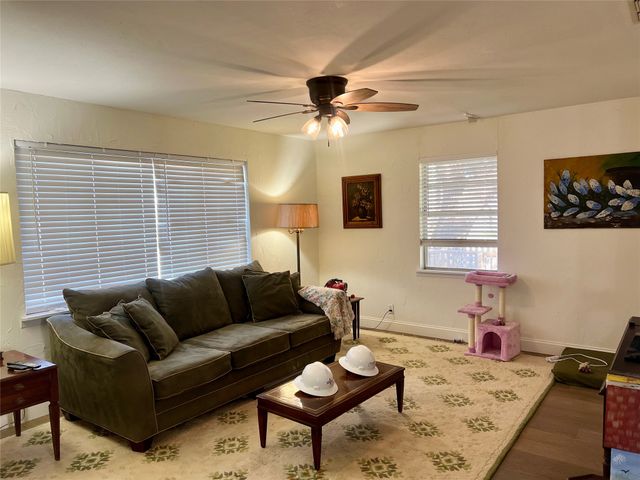 216 Woodlawn Avenue, Strawn, TX 76475