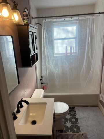 216 Woodlawn Avenue, Strawn, TX 76475