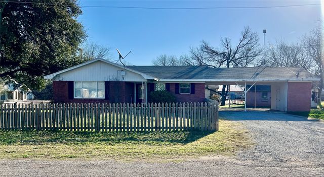 216 Woodlawn Avenue, Strawn, TX 76475