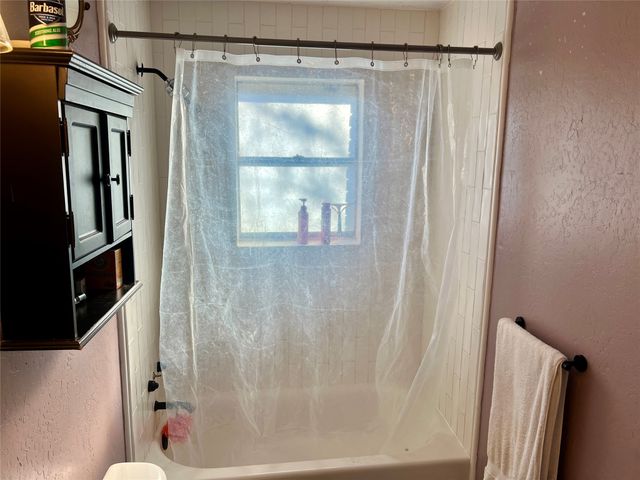 216 Woodlawn Avenue, Strawn, TX 76475