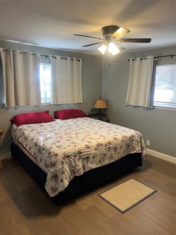 216 Woodlawn Avenue, Strawn, TX 76475