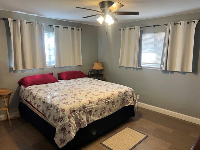 216 Woodlawn Avenue, Strawn, TX 76475