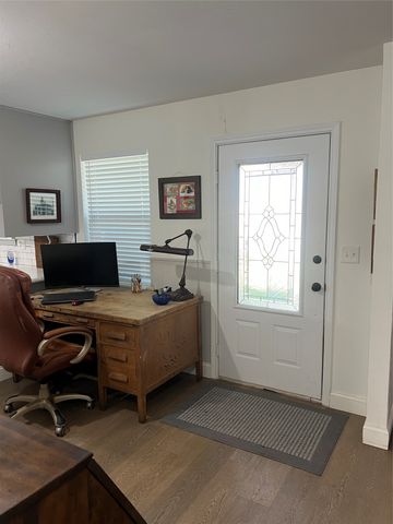 216 Woodlawn Avenue, Strawn, TX 76475