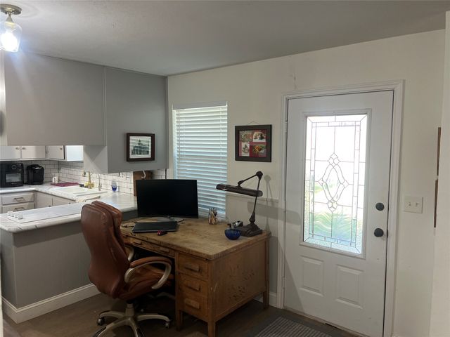 216 Woodlawn Avenue, Strawn, TX 76475