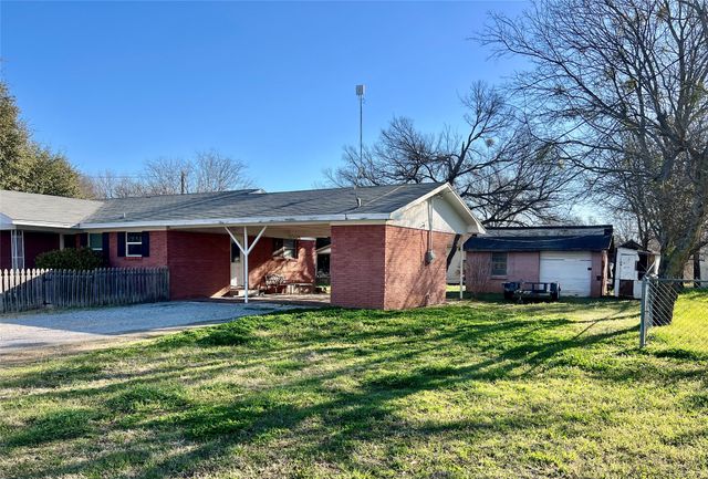 216 Woodlawn Avenue, Strawn, TX 76475