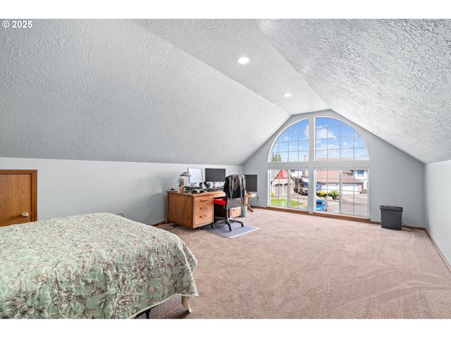 2595 Ne ROBERTS Pl, Gresham, OR 97030