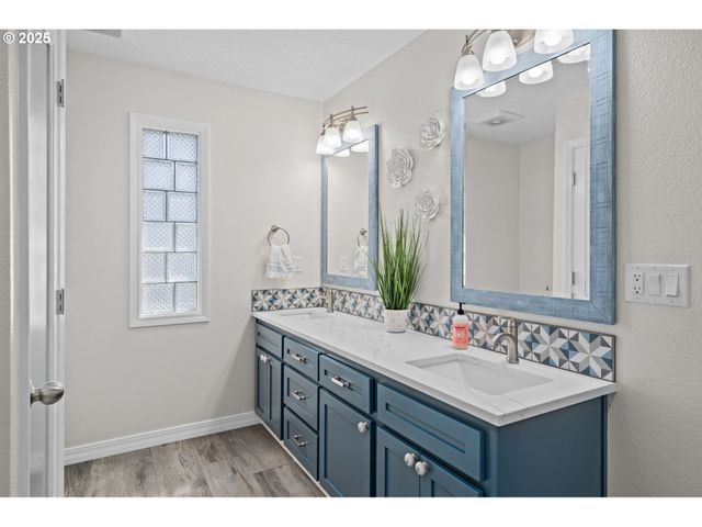 2595 Ne ROBERTS Pl, Gresham, OR 97030