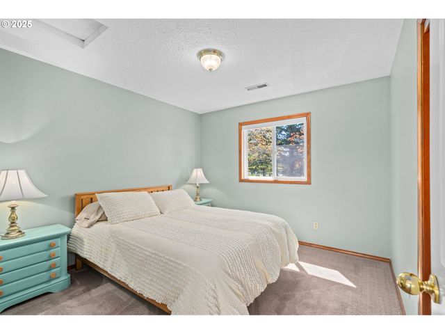 2595 Ne ROBERTS Pl, Gresham, OR 97030