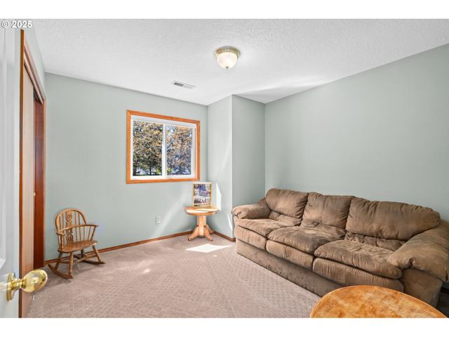 2595 Ne ROBERTS Pl, Gresham, OR 97030