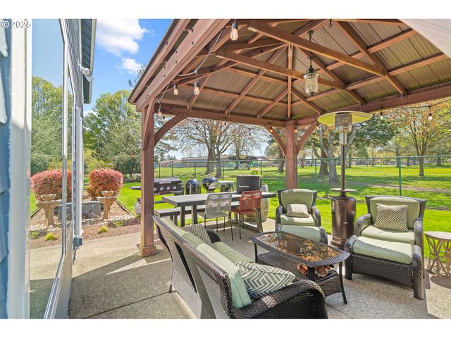 2595 Ne ROBERTS Pl, Gresham, OR 97030