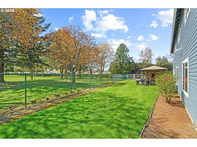 2595 Ne ROBERTS Pl, Gresham, OR 97030