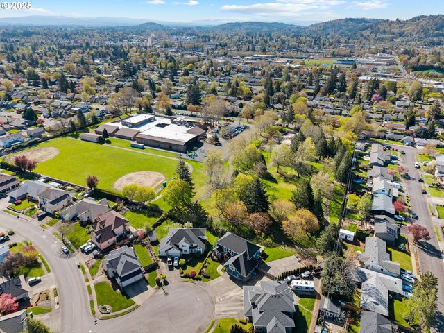 2595 Ne ROBERTS Pl, Gresham, OR 97030