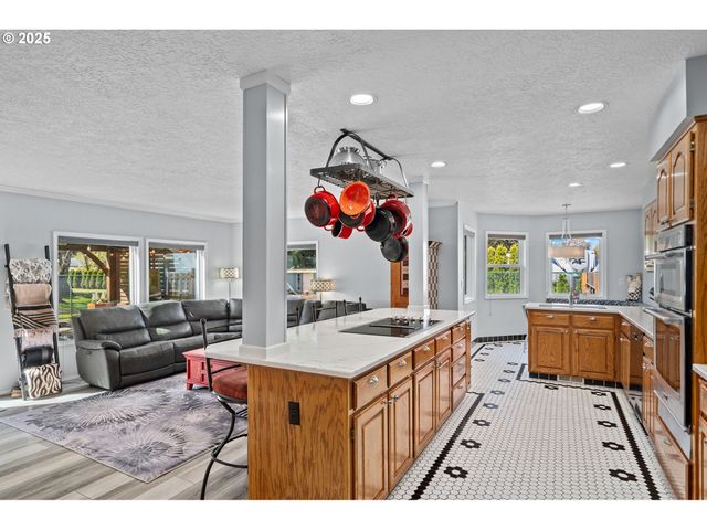 2595 Ne ROBERTS Pl, Gresham, OR 97030