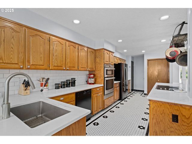 2595 Ne ROBERTS Pl, Gresham, OR 97030