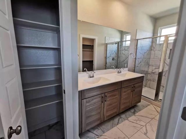 118 Dedina DR, Georgetown, TX 78626