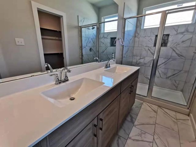 118 Dedina DR, Georgetown, TX 78626