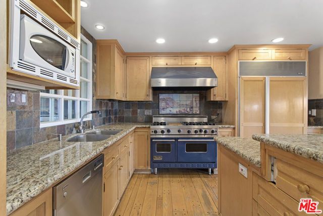 10132 Hollow Glen Circle, Los Angeles, CA 90077