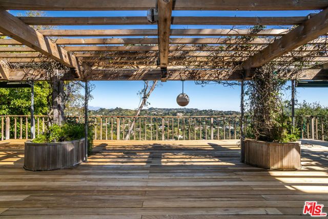 10132 Hollow Glen Circle, Los Angeles, CA 90077