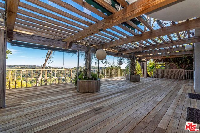 10132 Hollow Glen Circle, Los Angeles, CA 90077