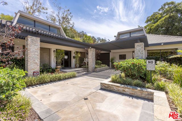 10132 Hollow Glen Circle, Los Angeles, CA 90077