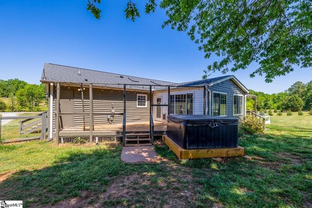 501 Bushy Creek Road, Woodruff, SC 29388