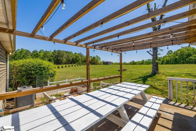 501 Bushy Creek Road, Woodruff, SC 29388