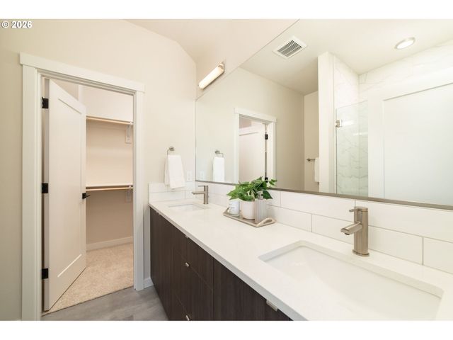 4202 Se Ellis St, Portland, OR 97206