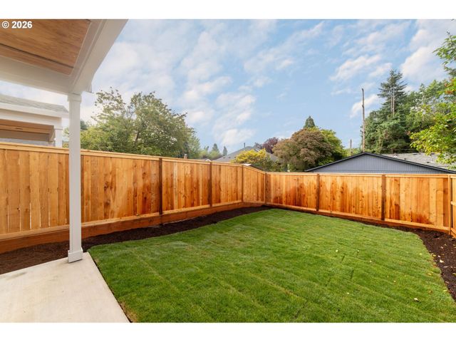 4202 Se Ellis St, Portland, OR 97206