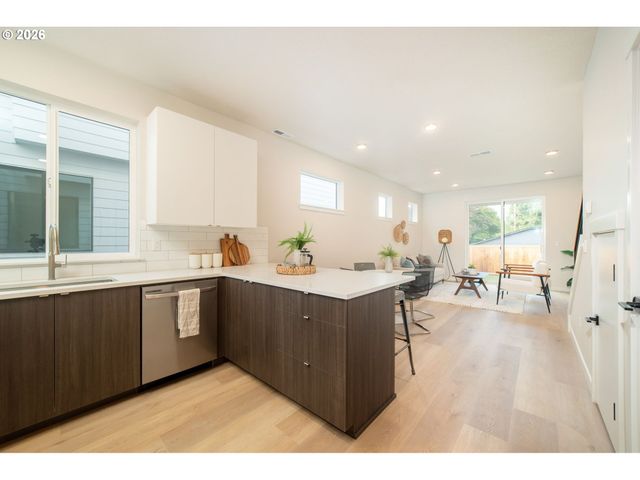 4202 Se Ellis St, Portland, OR 97206