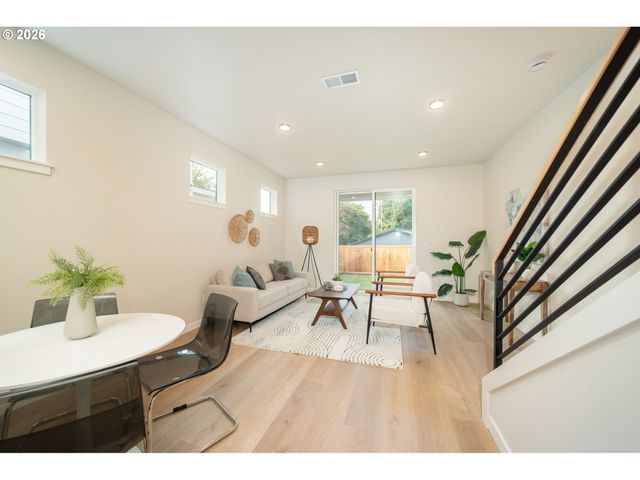 4202 Se Ellis St, Portland, OR 97206
