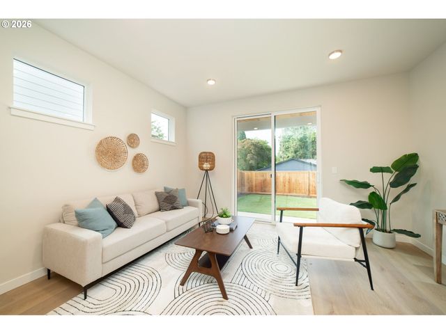 4202 Se Ellis St, Portland, OR 97206