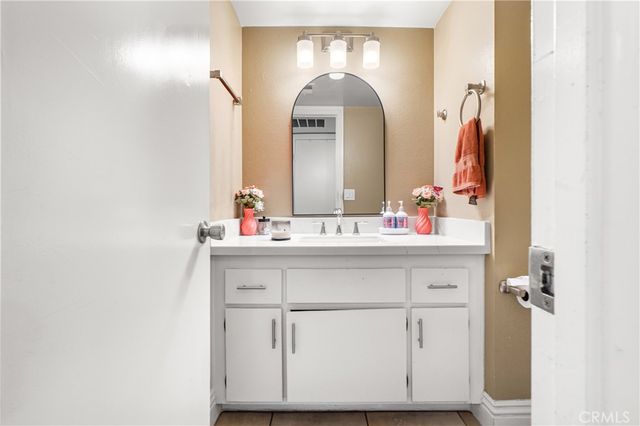 3900 W Hazard A, Santa Ana, CA 92703