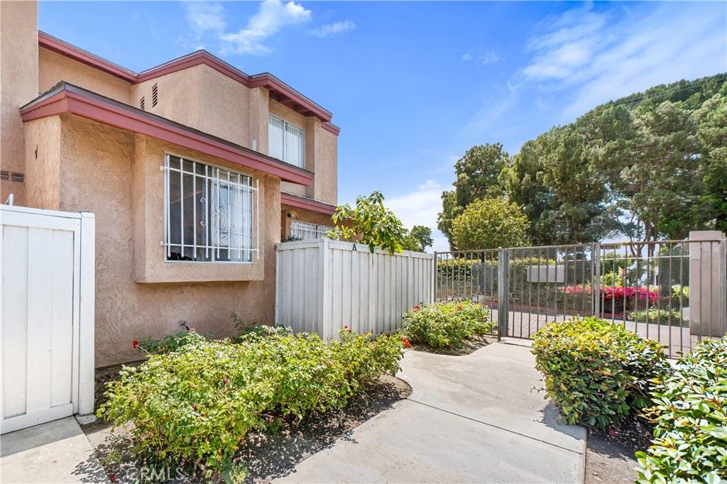 3900 W Hazard A, Santa Ana, CA 92703