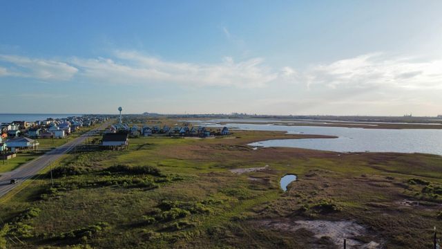 206 Nesmith Place, Surfside Beach, TX 77541