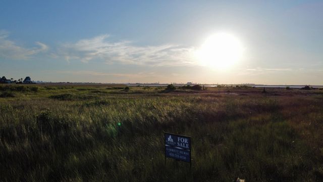 206 Nesmith Place, Surfside Beach, TX 77541