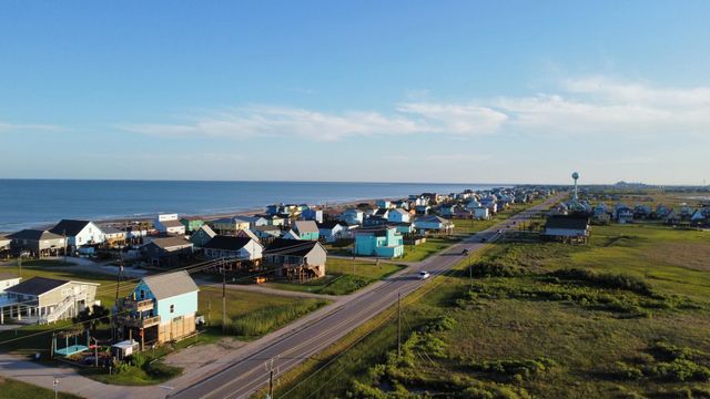 206 Nesmith Place, Surfside Beach, TX 77541