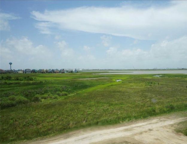 206 Nesmith Place, Surfside Beach, TX 77541