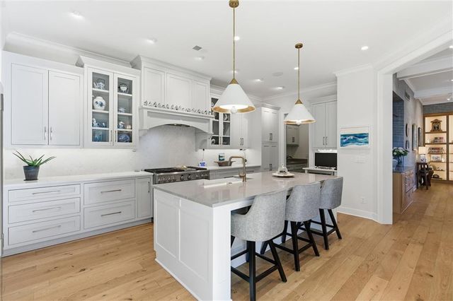 9330 Rosewood Drive, Prairie Village, KS 66207