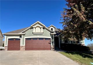 1112 SW 10th Street, Oak Grove, MO 64075