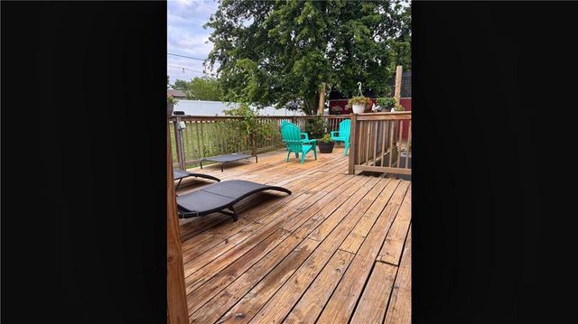 105 S Village Terrace, Tonganoxie, KS 66086