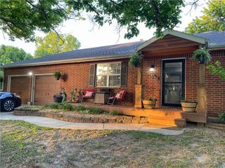 105 S Village Terrace, Tonganoxie, KS 66086