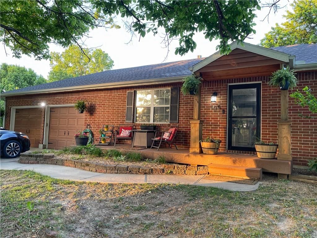 105 S Village Terrace, Tonganoxie, KS 66086