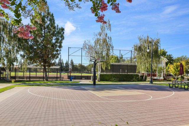 1577 River Birch St, Manteca, CA 95336