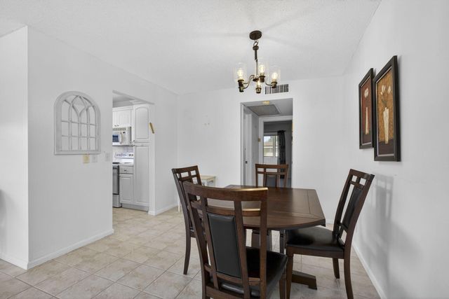 319 Windsor N, West Palm Beach, FL 33417