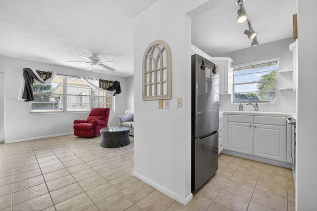 319 Windsor N, West Palm Beach, FL 33417