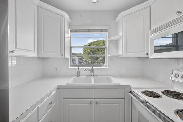 319 Windsor N, West Palm Beach, FL 33417