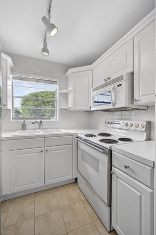 319 Windsor N, West Palm Beach, FL 33417